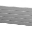 Panel lamelový, povrch stucco, výška sekce 500 nebo 610 mm, tloušťka 40 mm, barva stříbrná RAL 9006.