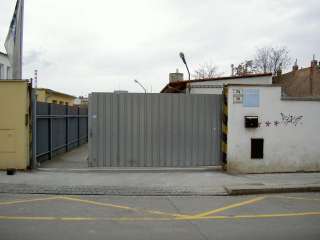Samonosná brána, hliníková kontrukce + vstupní dveře,Brno 