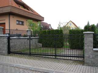 Samonosná posuvná brána + oplocení, zakázková zámečnická výroba,Brno